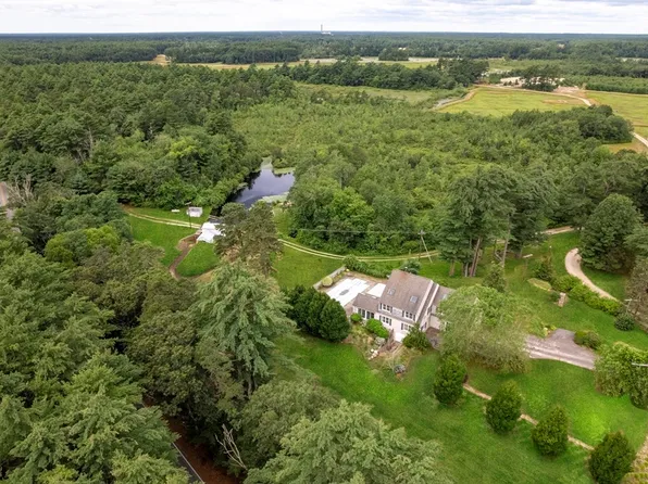 107 Wareham St, Carver, MA 02330