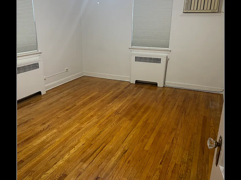 1870 Hering Ave #3 — Photo 13