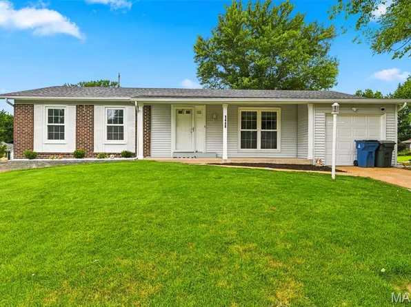 1448 La Cerros Ln, Florissant, MO 63031
