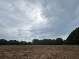 1000 Club Pond Rd, Henderson, NC 27537