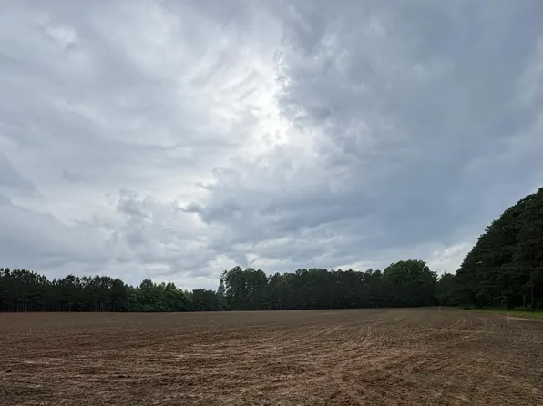 1000 Club Pond Rd, Henderson, NC 27537