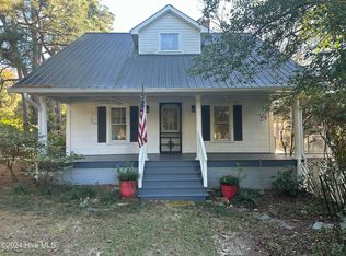 594 Yadkin Rd, Southern Pines, NC 28387