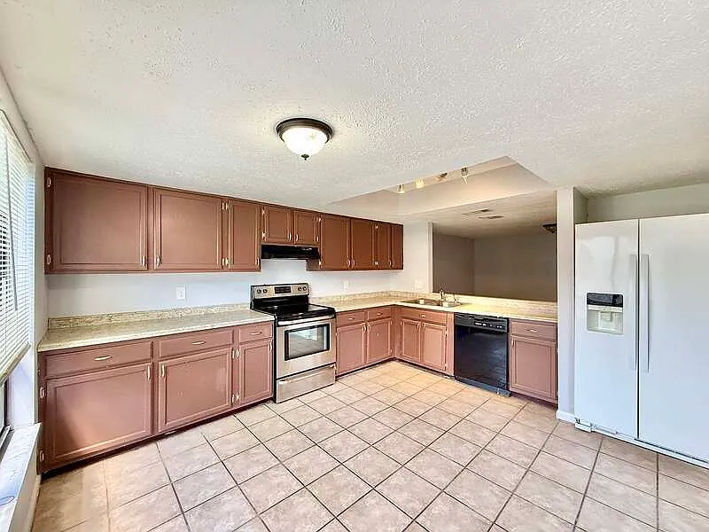 3 bed, 2.0 bath, 1757 sqft, $1,895 — Photo 4
