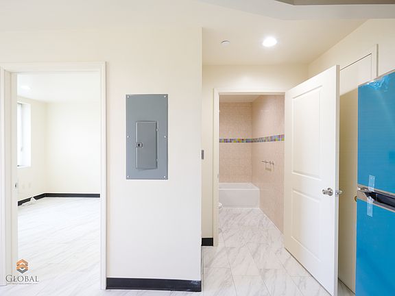 3rd image of 3055 Sedgwick Ave #A