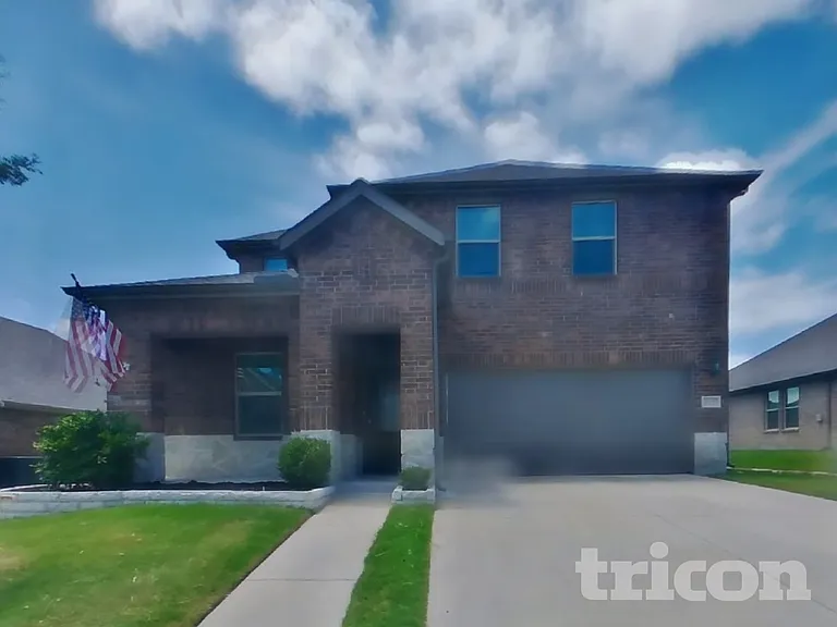 117 Lisa Ln — Photo 2