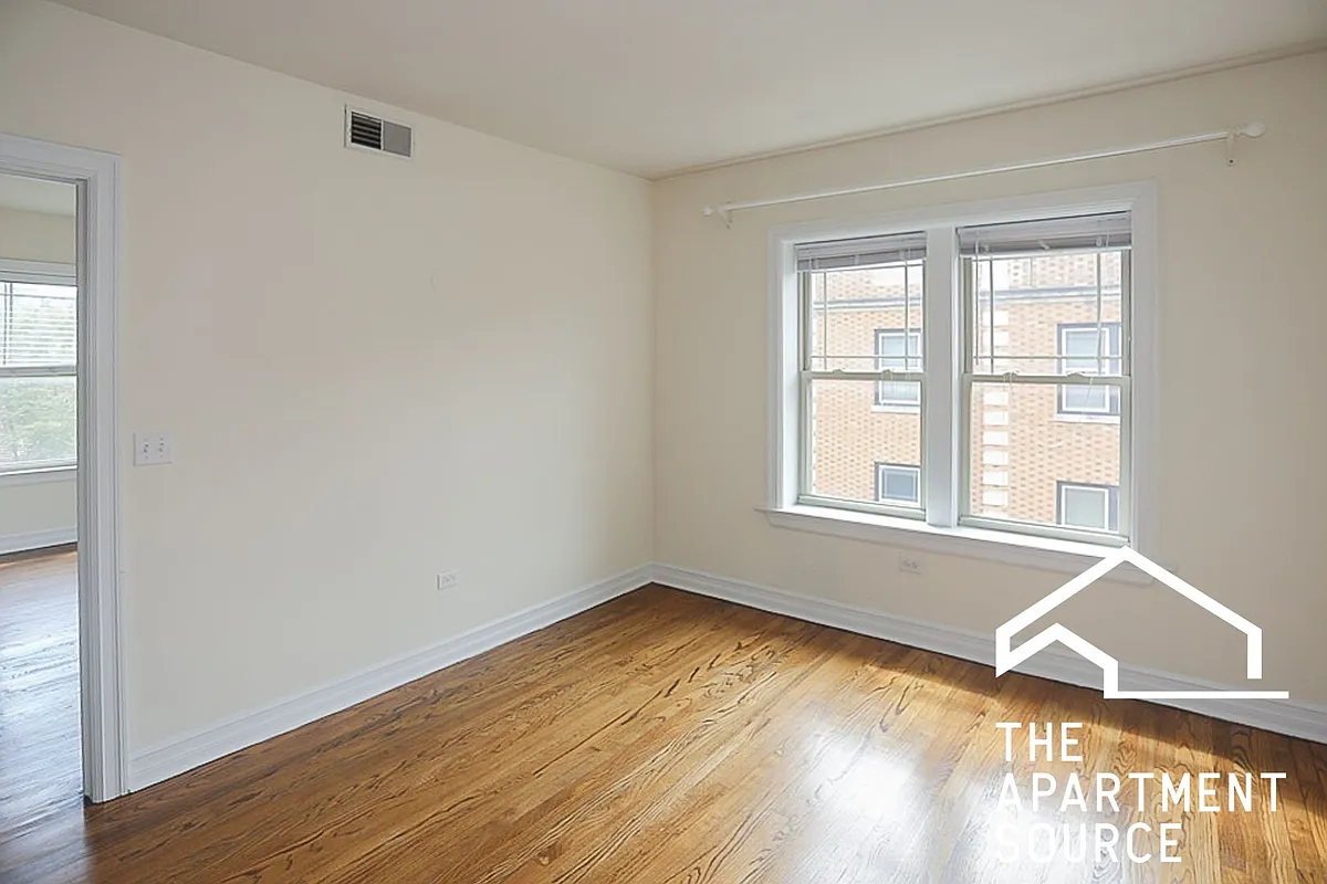 Building Photo - 3806 N Sheffield Ave #3