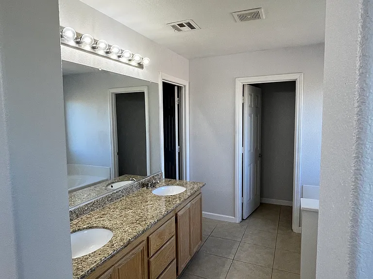 2412 Ember Mist Ct — Photo 11