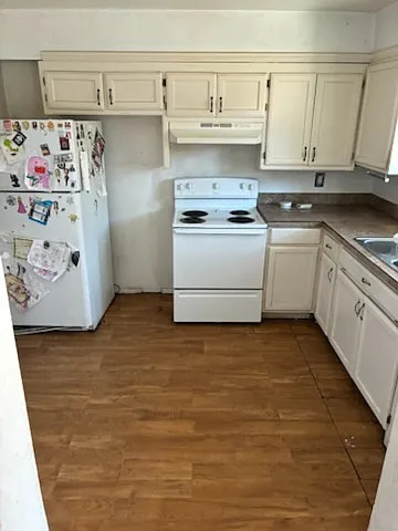 541 Palomas Dr SE — Photo 3