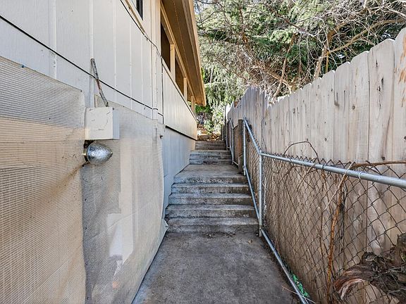 3rd image of 628 Olive St