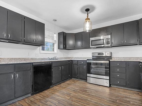 3rd image of 1411 Ryan Chapel Rd