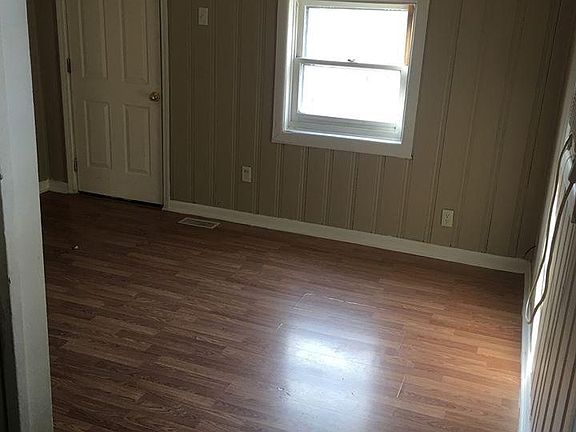 3rd image of 1405 Knox St