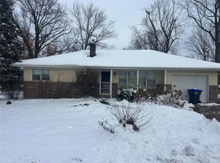 1806 Oak Tree St, Saint Peters, MO 63376
