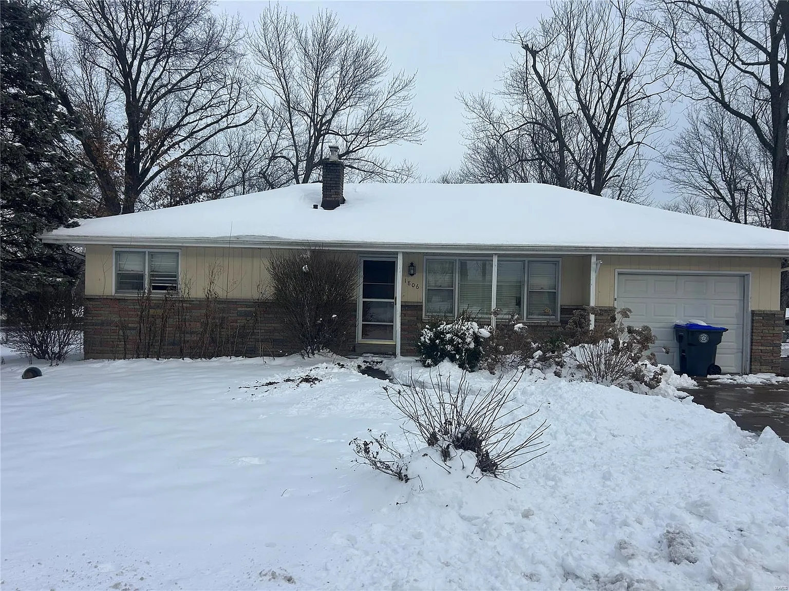 1806 Oak Tree St photo 1