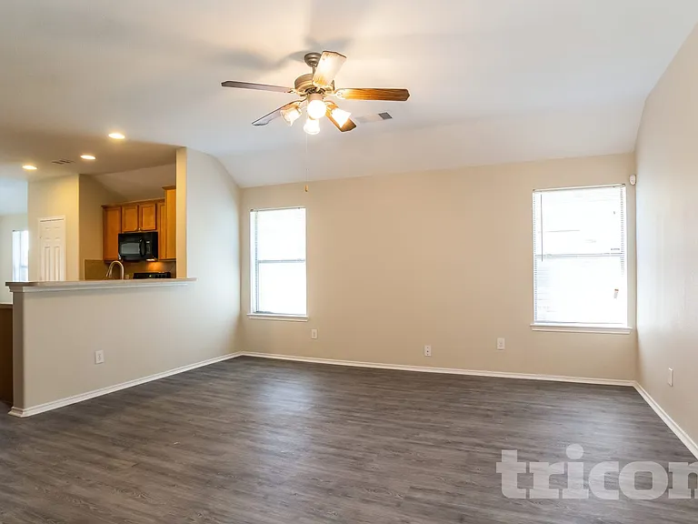 10338 Whisper Bluff Dr — Photo 3