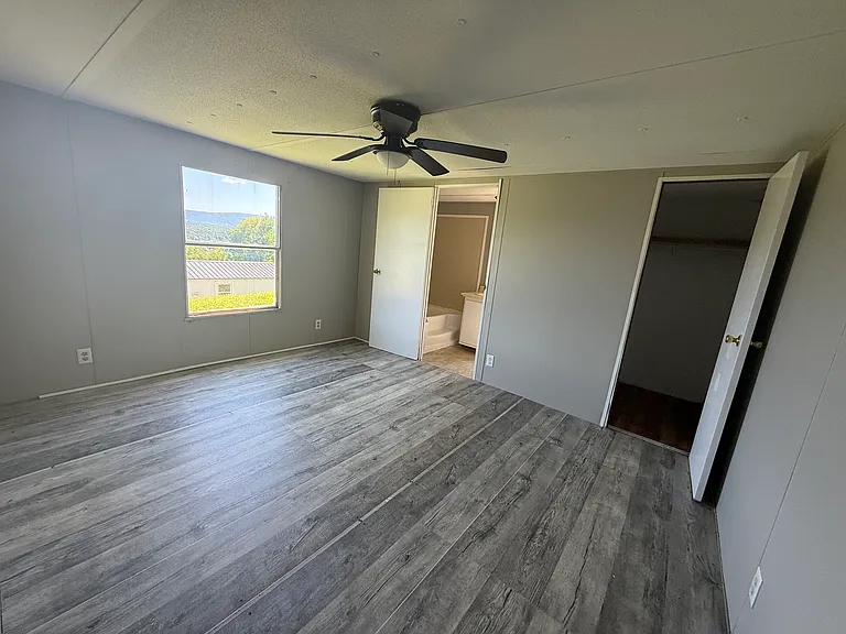 185 Middle Ave — Photo 13