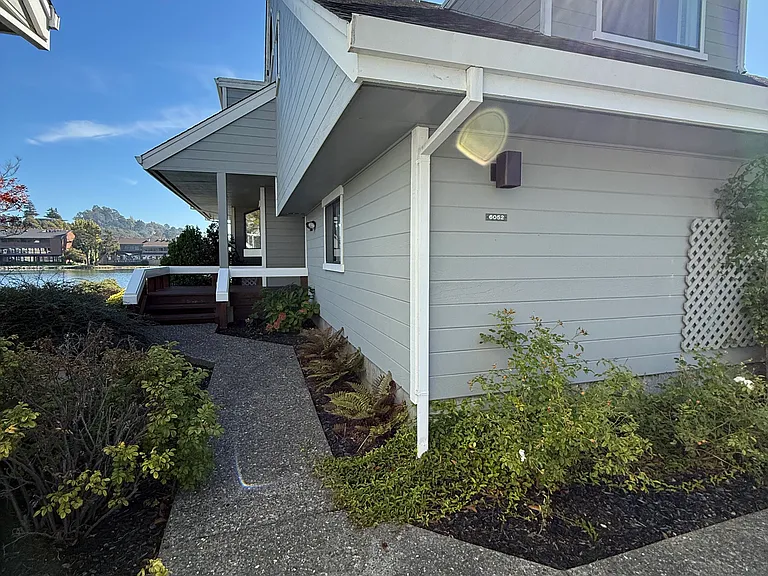 6052 Shelter Bay Ave — Photo 42