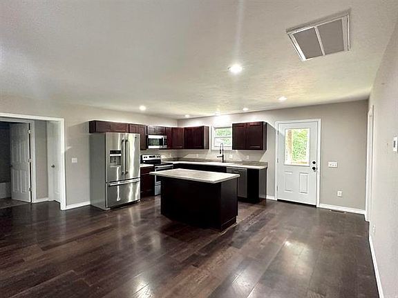 4th image of 245 Coon Dog Ln