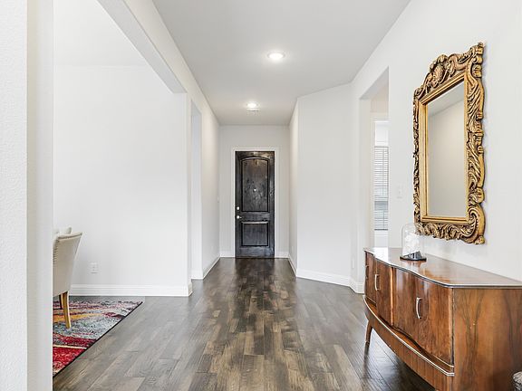 4th image of 1820 Amazon Dr