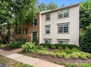 12023 Golf Ridge Ct APT 201, Fairfax, VA 22033