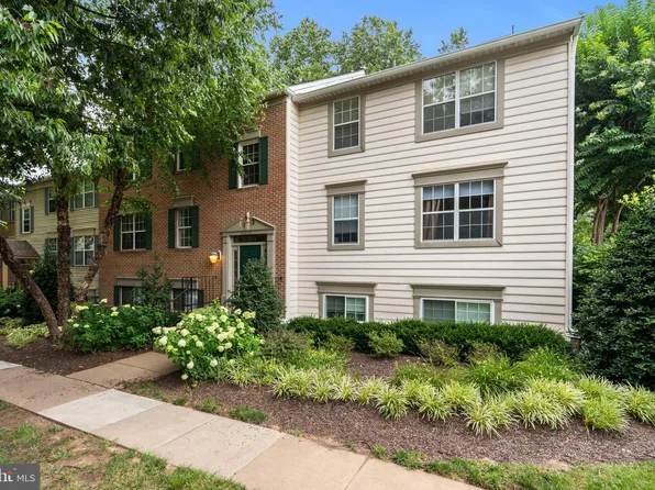 12023 Golf Ridge Ct APT 201, Fairfax, VA 22033