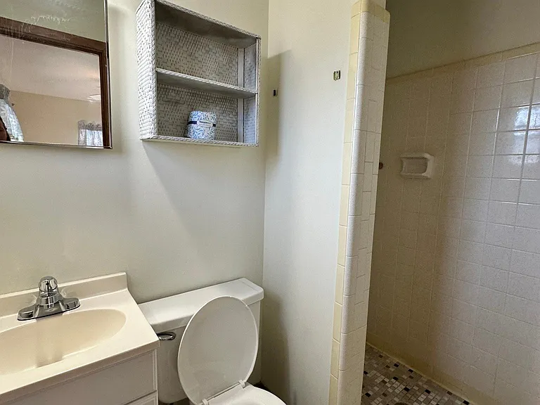 241 Belaire Dr — Photo 12