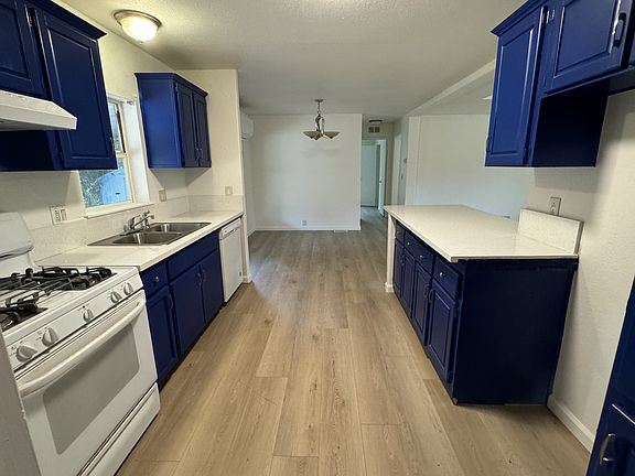 Kitchen Bar - Quartz Countertop