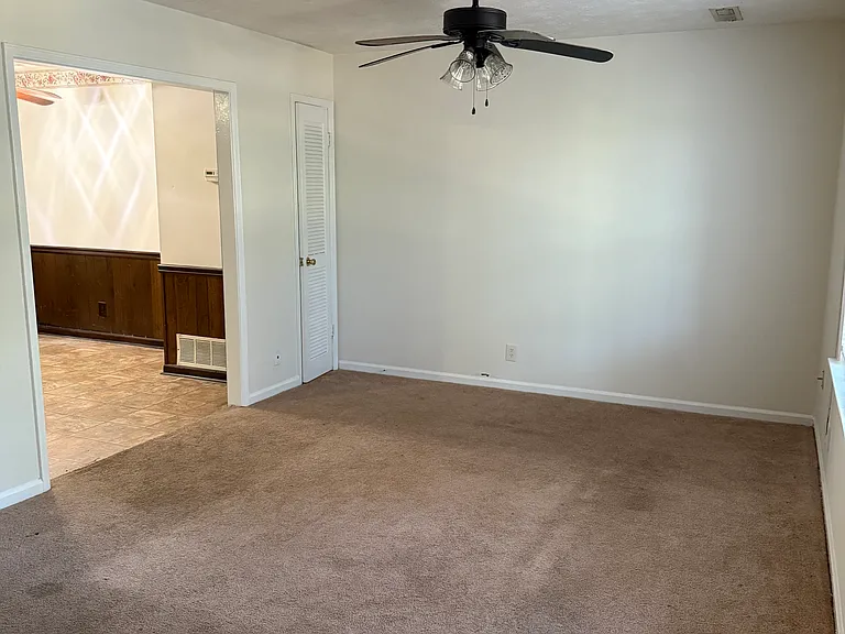 1863 Crestview Dr — Photo 2