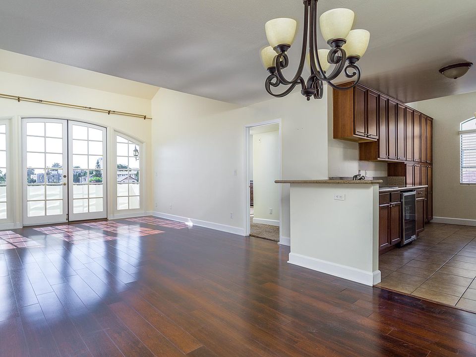 1st image of 1430 Colby Ave Unit 305