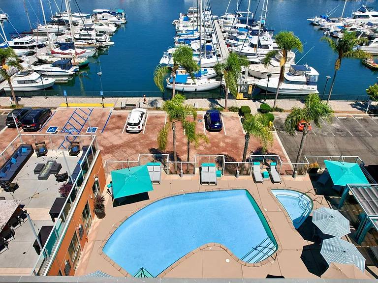 Harborside Marina Bay — Photo 29