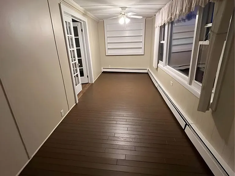 260 E Grove St — Photo 14