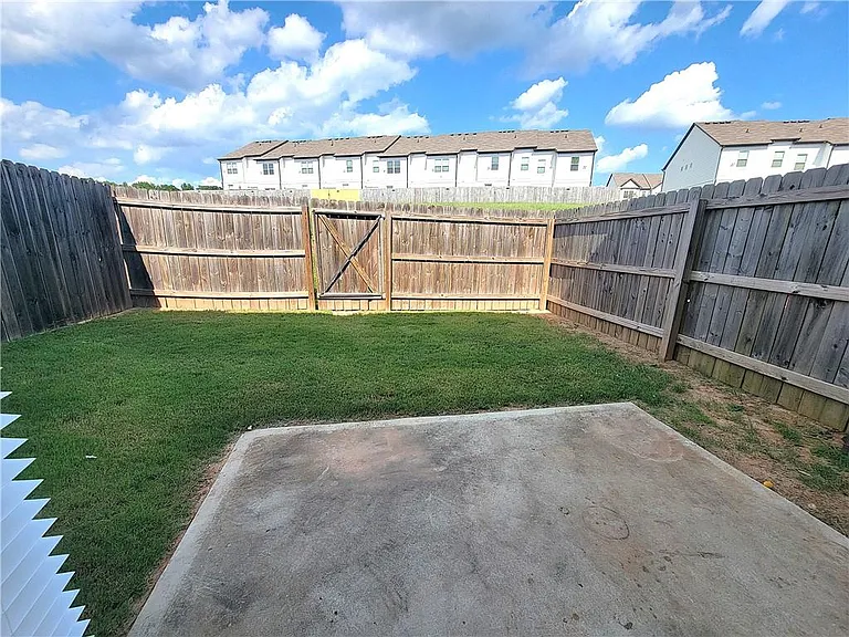 116 Auburn Gate Ln — Photo 3