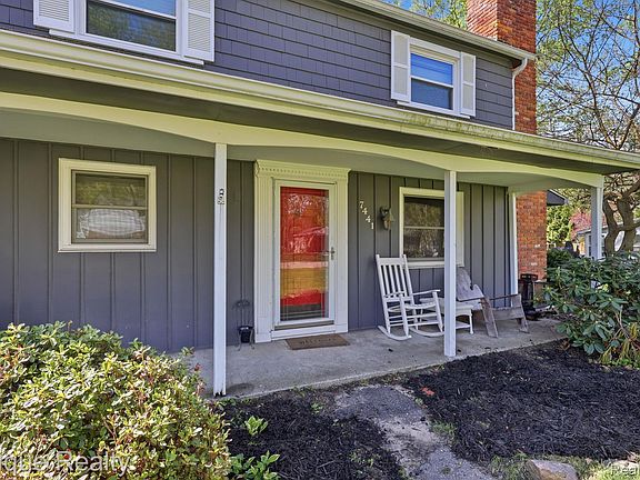 3rd image of 7441 Honeysuckle Rd