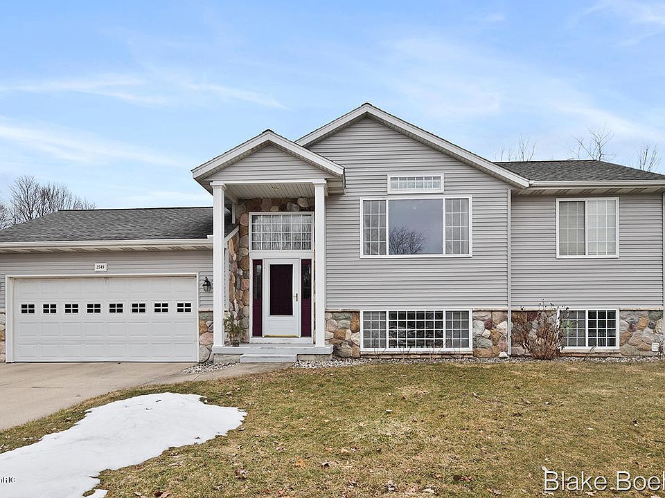 1st image of 2549 Orchard View Dr NE