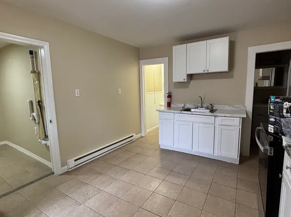 92 Elm St, Southbridge, MA 01550