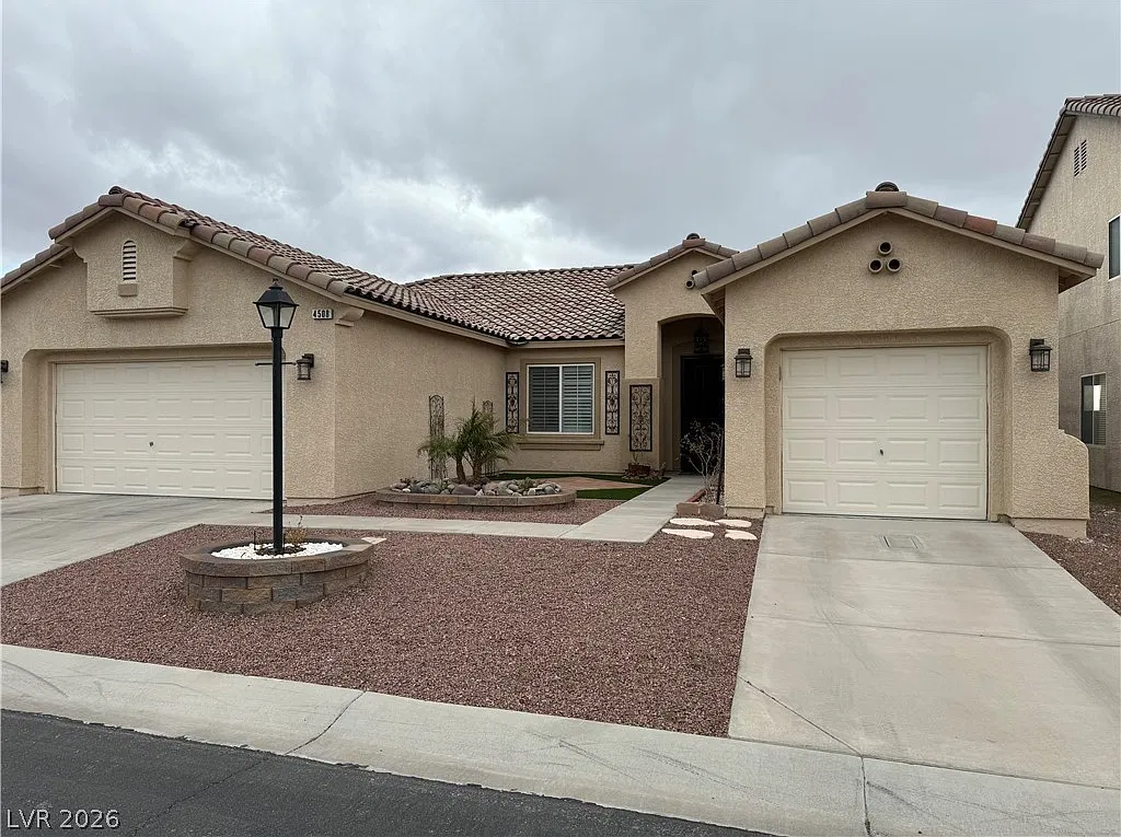 3 bed, 2.0 bath, 1965 sqft, $2,250 — Photo 2