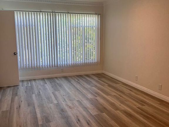 3rd image of 680 S Norton Ave #4
