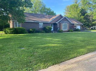 104 Hawthorn Est, Salem, IL 62881