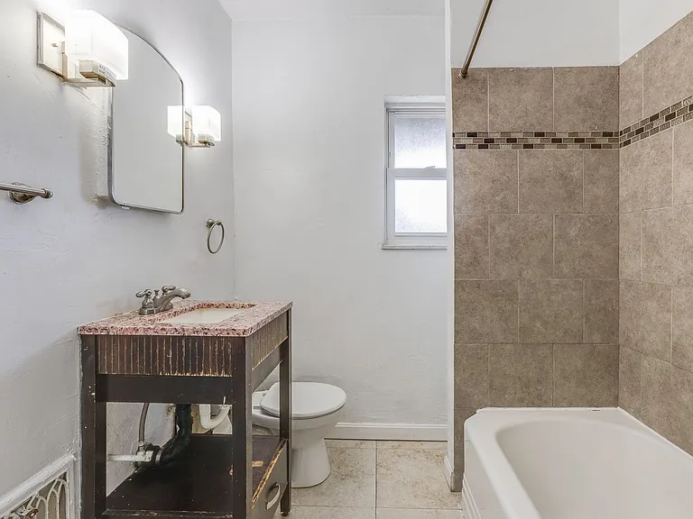 2120 Salisbury St S — Photo 29