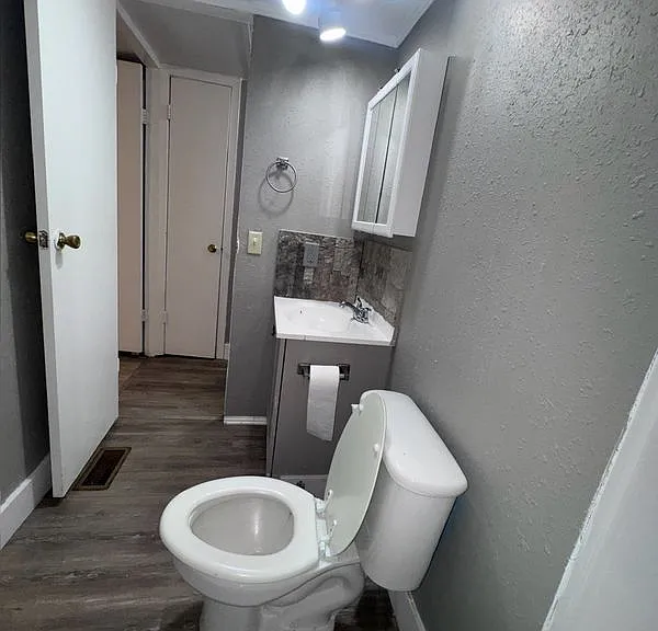 15637 Sims Ln — Photo 4