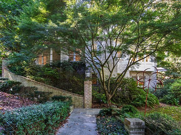 3rd image of 2845 Claremont Rd