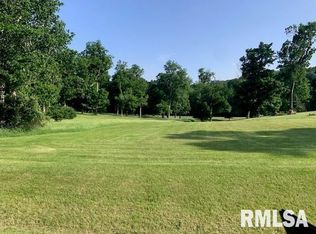 3 Governors Dr, Elkhart, IL 62634