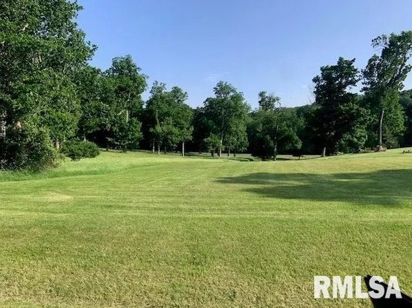 3 Governors Dr, Elkhart, IL 62634