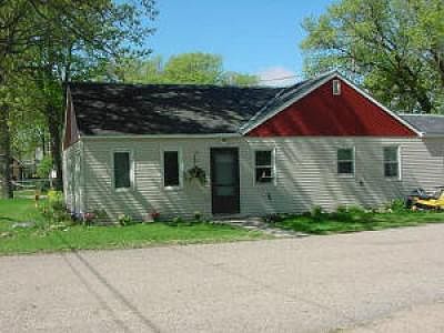1st image of 624 W Lake Dr
