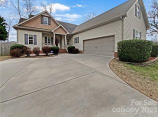 4007 Harrisburg Dr, Harrisburg, NC 28075