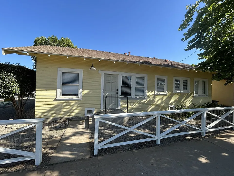 261-263 S C St #405-407