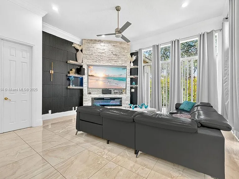 6313 Paradise Cv — Photo 5