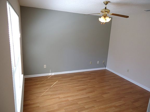 3rd image of 4912 Leah Ln