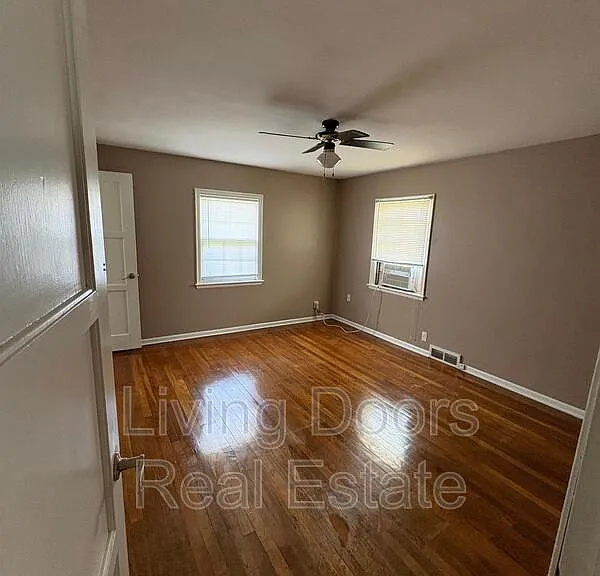 2303 South St — Photo 10