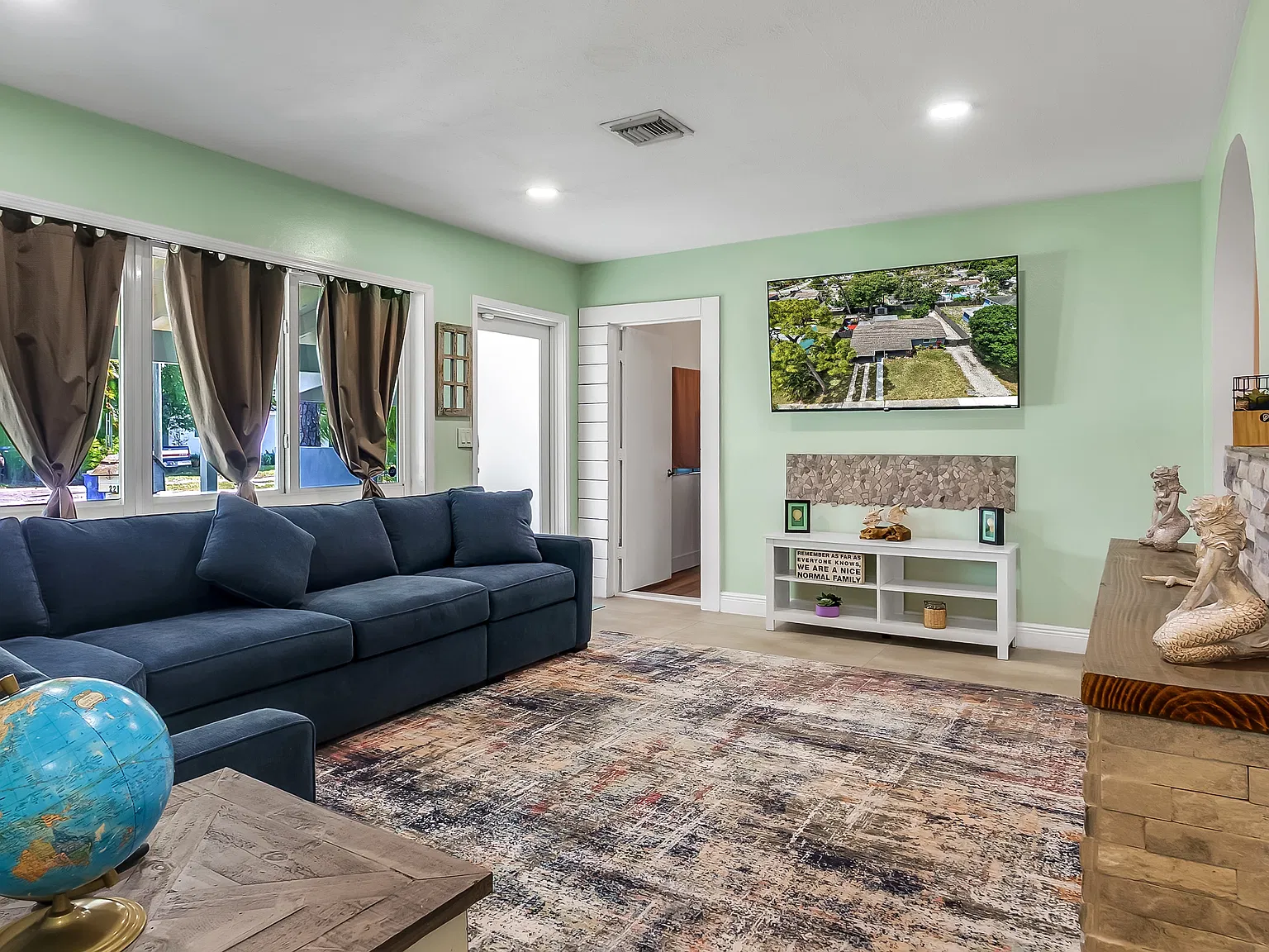 3 bed, 1199 sqft, $3,200 — Photo 2
