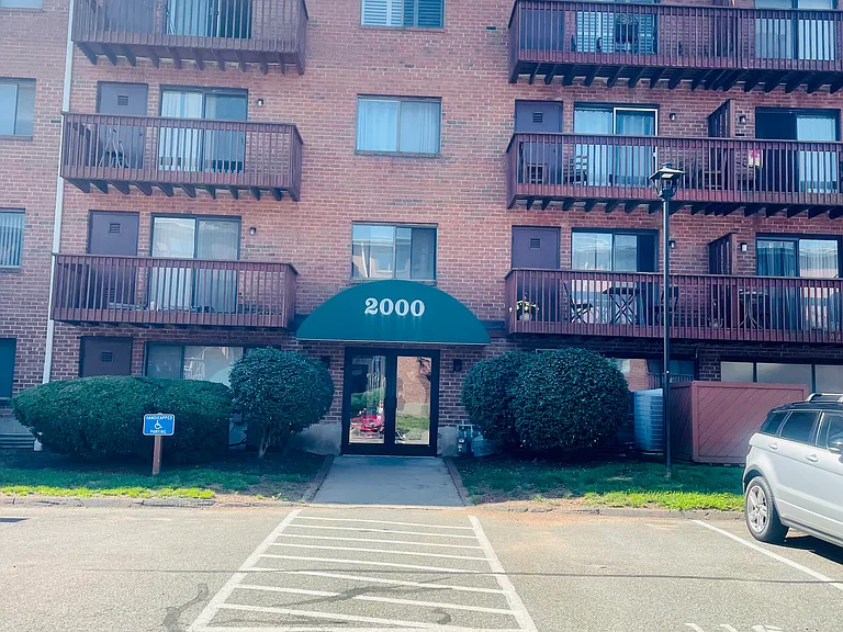 2400 Harbor View Dr #2400 — Photo 15